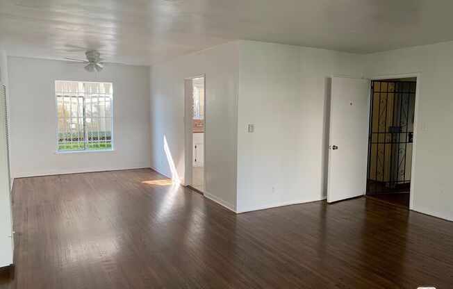 1218 BRONSON AVE