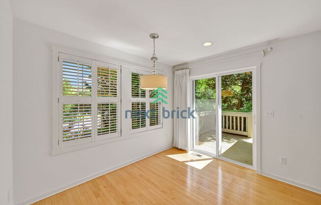 3 BEDS & 2.5 BATH Town house FOR RENT