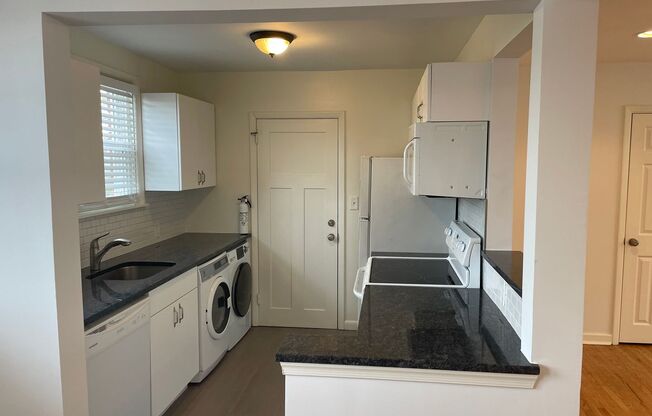 1 bed, 1 bath, 640 sqft, $1,650, Unit B2