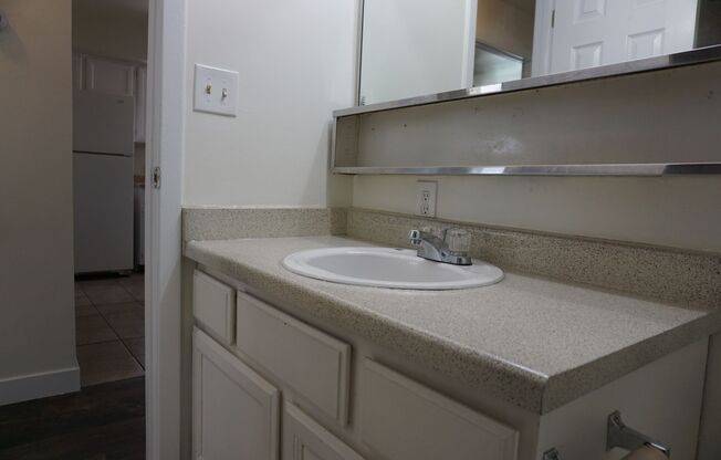 2 beds, 1 bath, 900 sqft, $1,090, Unit 8287