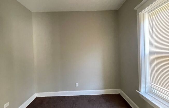 3 beds, 1 bath, $1,500, Unit Unit-2