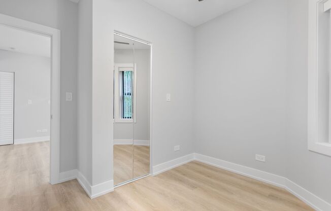 3 beds, 1 bath, 524 sqft, $2,300, Unit 1558.5-2T