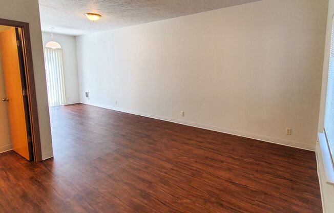 2 beds, 1.5 baths, 896 sqft, $1,495, Unit 660 LaSalle Street #1