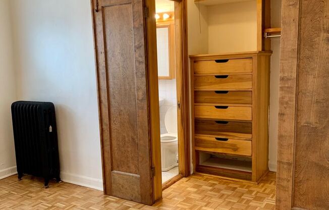 Studio, 1 bath, 300 sqft, $1,535, Unit 644-206