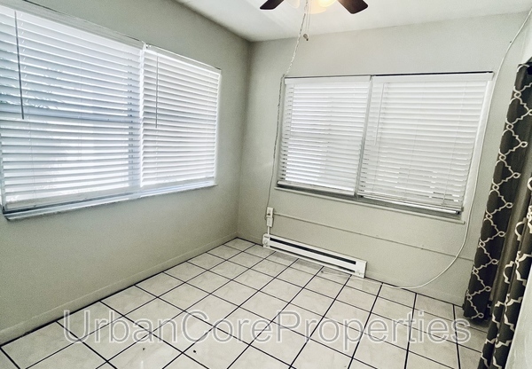 1023 LOCUST ST NE