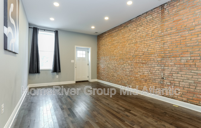 909 TRINITY ST