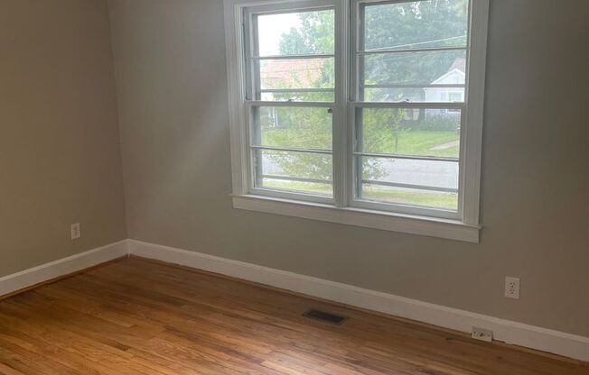 3 beds, 1 bath, $1,200