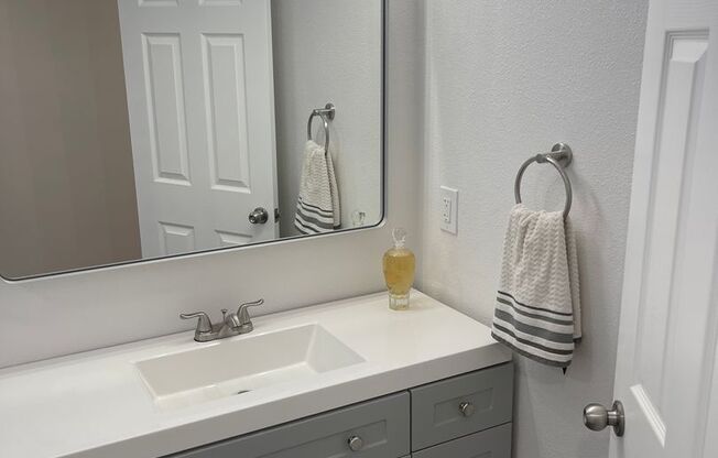 4 beds, 2 baths, 1,350 sqft, $3,100, Unit B
