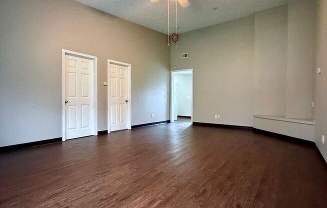 2 beds, 1 bath, 700 sqft, $1,100, Unit #1