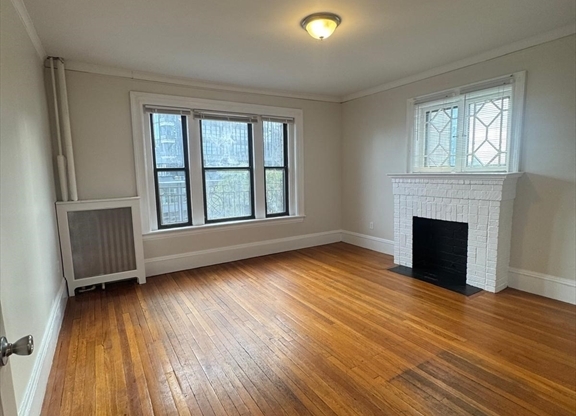 3 beds, 1 bath, 1,003 sqft, $4,700, Unit 13