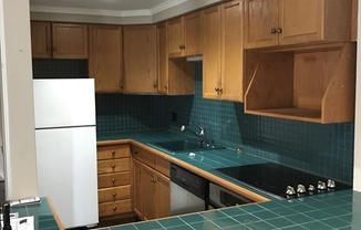 79 FOUNTAIN LN