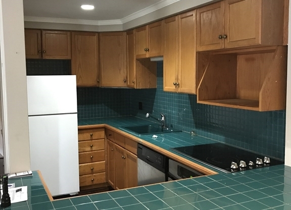 79 FOUNTAIN LN