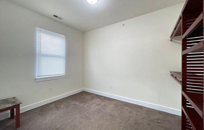 3 beds, 3 baths, 823 sqft, $1,895, Unit Unit 24