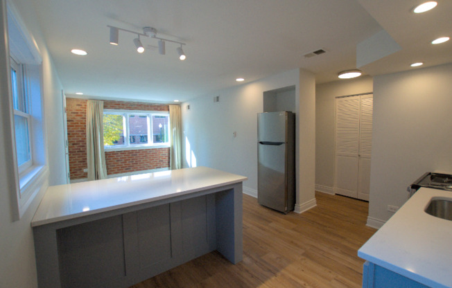3143 S HALSTED 2