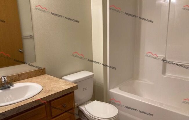 3 beds, 2.5 baths, 1,250 sqft, $1,750, Unit #38