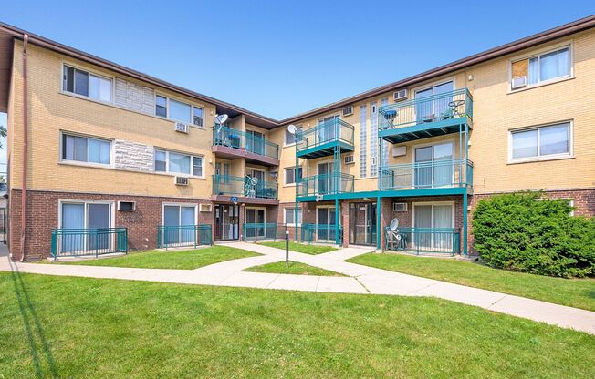 3830-3832 W 63rd (West Lawn)