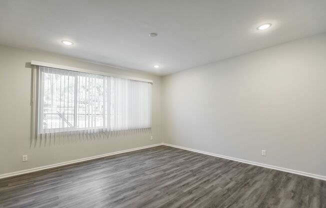 2 beds, 2 baths, 895 sqft, $3,298, Unit 300