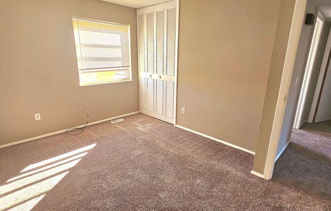 2 beds, 1 bath, 850 sqft, $800, Unit 2