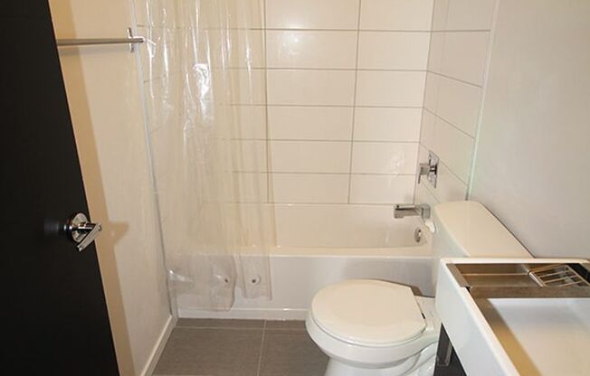 LUXURY BALLARD TOWNHOME W HIGH END FINISHES, VIEWS & EASY COMMUTE!