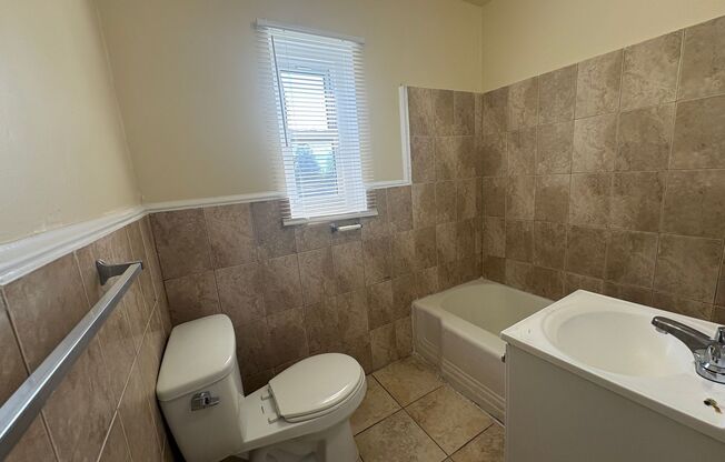 2 beds, 1 bath, $1,150, Unit 2764B
