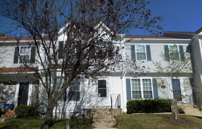 Leesburg Townhouse with Amenities