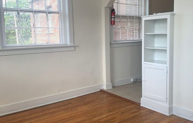 Studio, 1 bath, 636 sqft, $750, Unit B-8