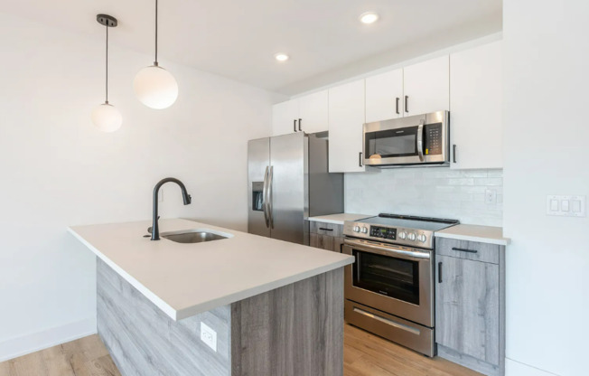 2 beds, 2 baths, $1,825, Unit Unit 502