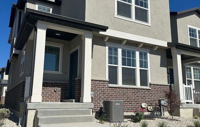 GET A MONTH OF RENT FOR FREE!!!