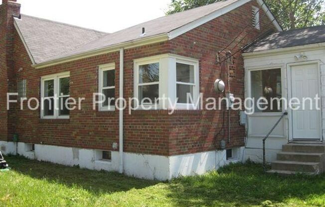 Available Now! Spacious Two Bedroom Home w/ Bonus Sunroom