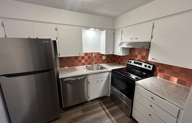 2 beds, 1 bath, $1,095, Unit Unit 2