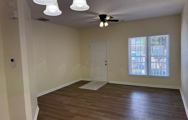 33 CHELTENHAM DR