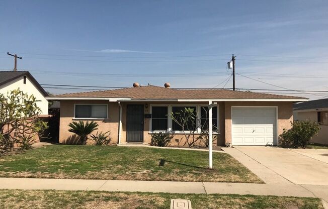 Lovely 3 Bedroom 1 Bath House with Garage