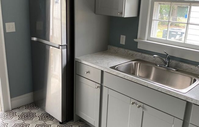 SUNSET PARK - 2 Bedroom House in quaint and sought after Sunset Park!