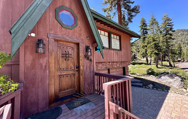 Beautiful Mountain Home w 2 Car Garage!