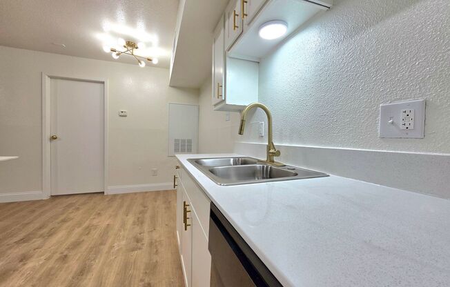 1 bed, 1 bath, 617 sqft, $899, Unit 1215