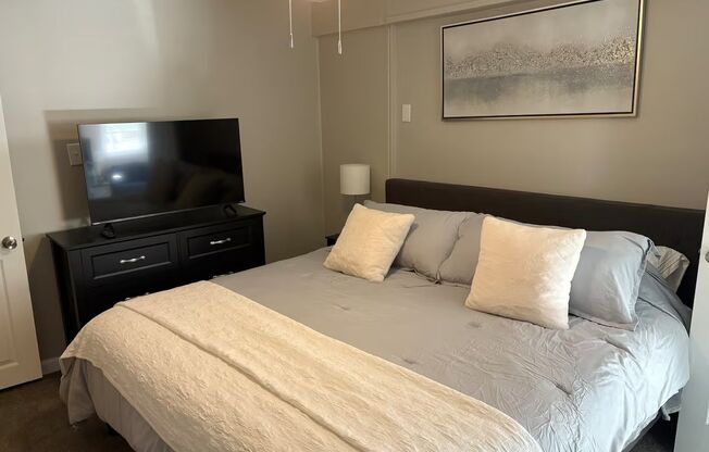 2 beds, 1 bath, 800 sqft, $1,795, Unit 001