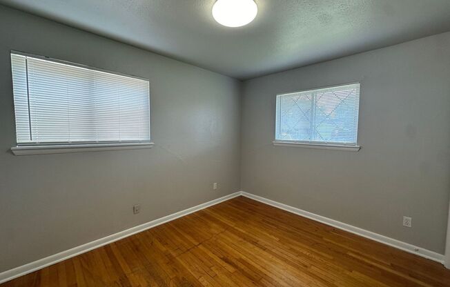 3 beds, 1 bath, $1,095