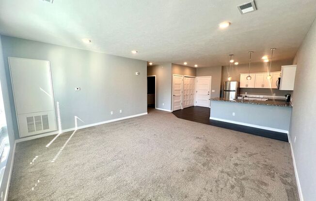 1 bed, 1 bath, 975 sqft, $1,295, Unit 3412 Dodge Street - 402