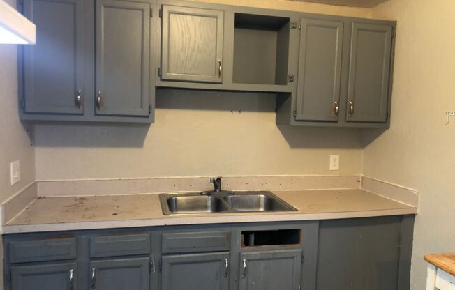 2 beds, 1.5 baths, $900, Unit APARTMENT 5F