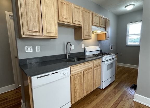 3 beds, 1 bath, 1,145 sqft, $3,418, Unit 1