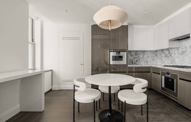 301 AVE 2221