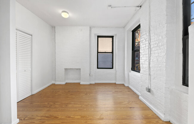 460 W 46 ST