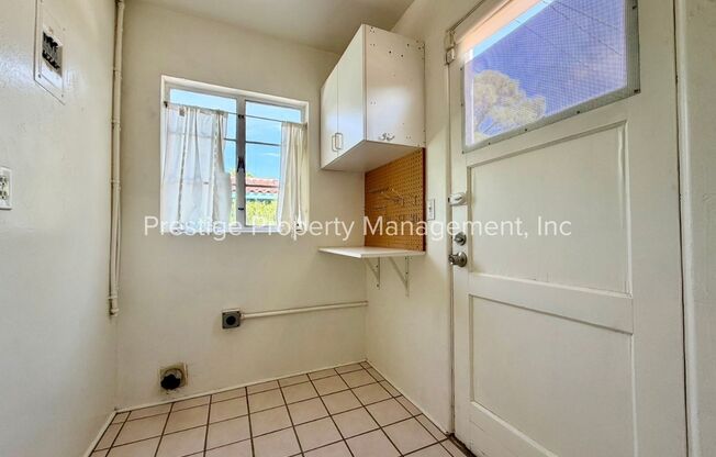Spacious With Vintage Charm- 2/1 Centrally Located and Waiting For You!