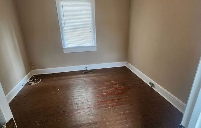 3 beds, 1 bath, $2,200, Unit Apt A