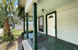 Beautiful 2 Bedroom, 1 Bathroom House in Fifth Avenue Available Now