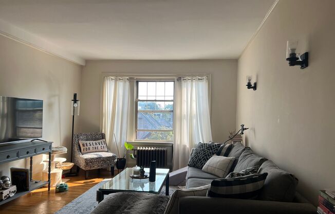 2 beds, 1 bath, 925 sqft, $1,450, Unit Apt. 4B