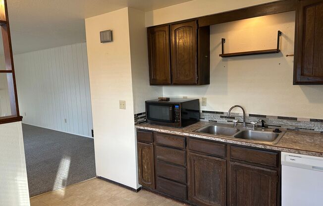 2 beds, 1 bath, $1,495