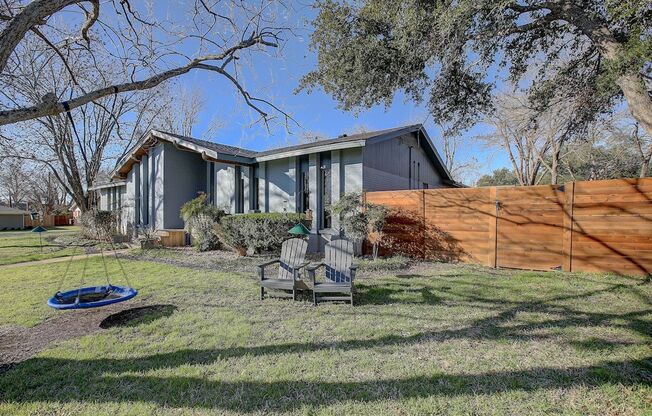 1610 Pecan St, Gorgeous Mid Century Home in DownTown