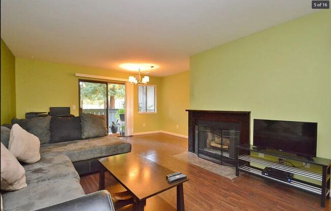 $2,790 - GORGEOUS TWO BEDROOM CENTRAL FREMONT FIRST FLOOR CONDO