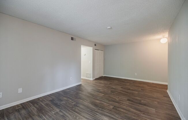 1 bed, 1 bath, 700 sqft, $875, Unit 1-10T